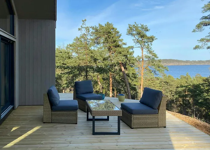 Semesterbostad Southern With Sea View And Terrace